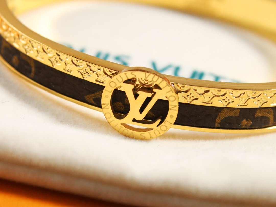 LV bracelet with vintage pattern - Image 6