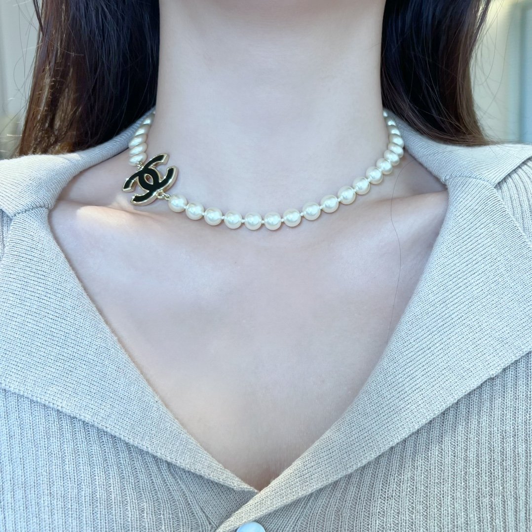 Chanel Double C Pearl Necklace - Image 3
