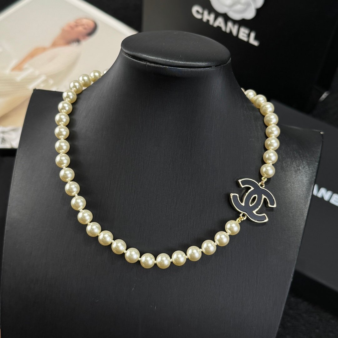 Chanel Double C Pearl Necklace - Image 4