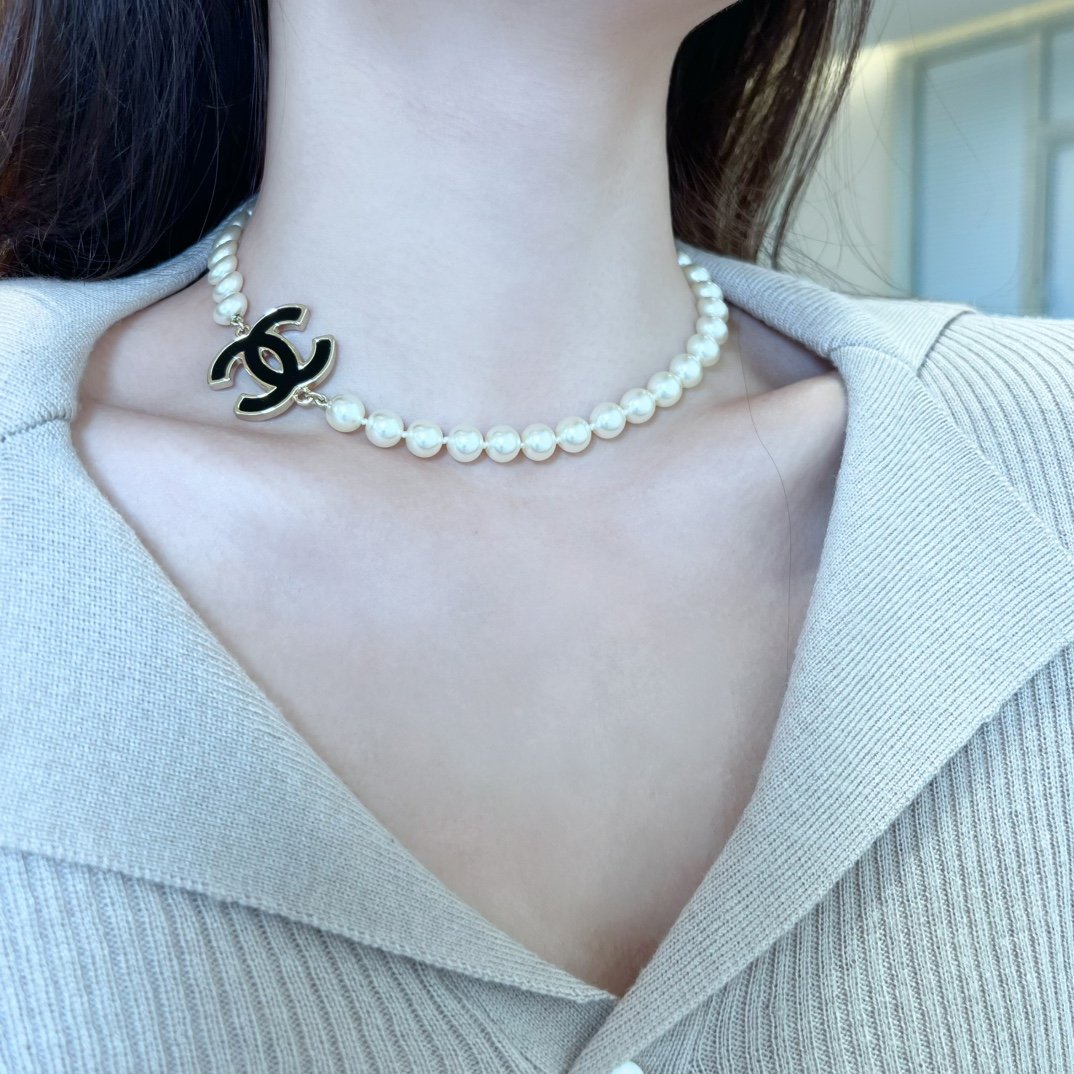 Chanel Double C Pearl Necklace - Image 5