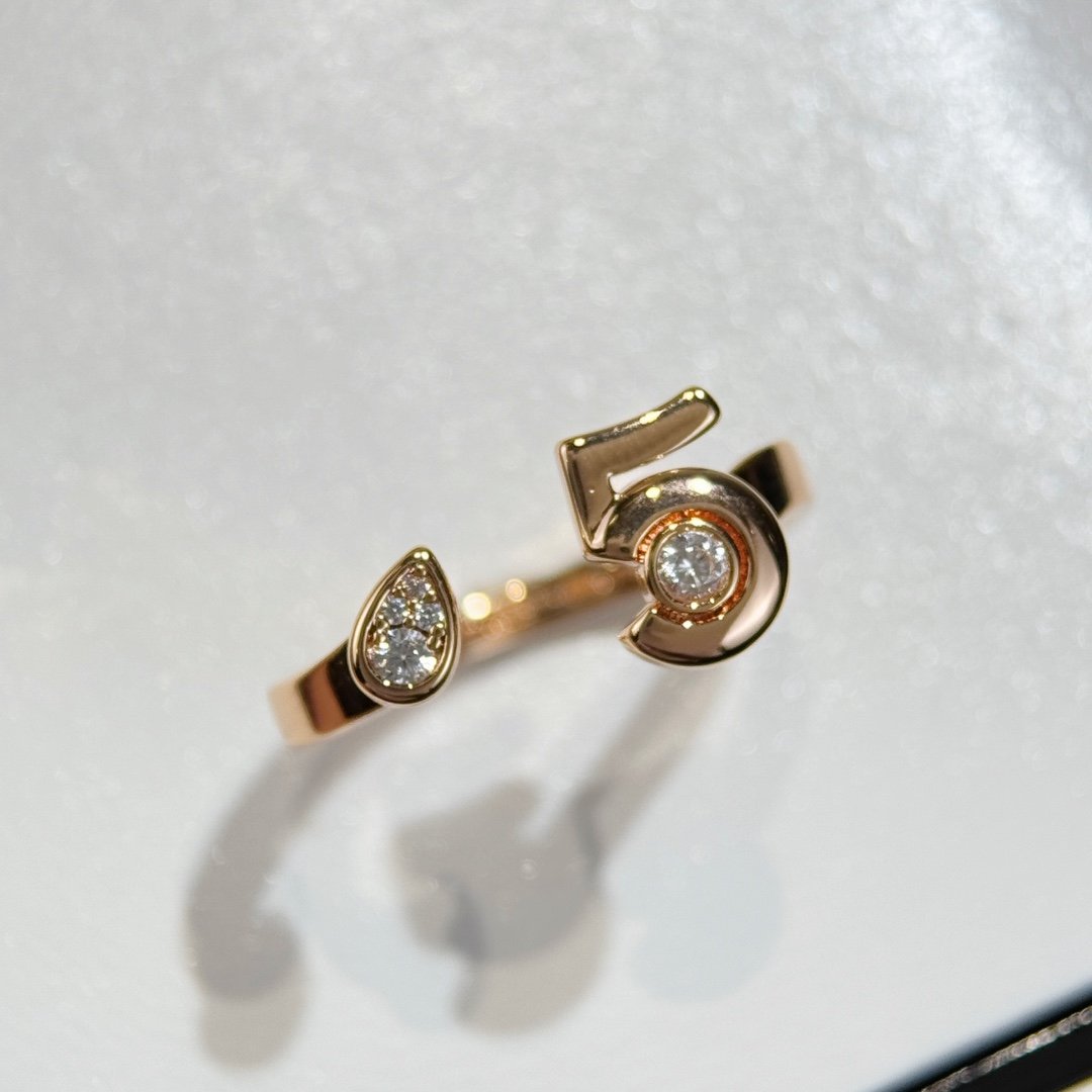 Chanel COCO Series 5-Character Ring - Image 3