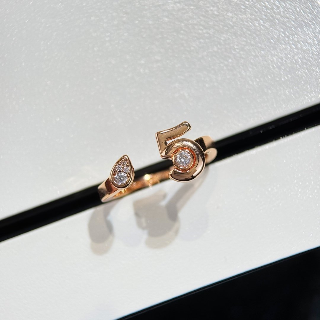 Chanel COCO Series 5-Character Ring - Image 4
