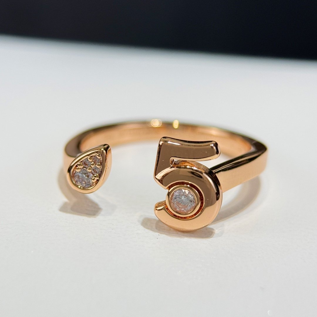 Chanel COCO Series 5-Character Ring - Image 5