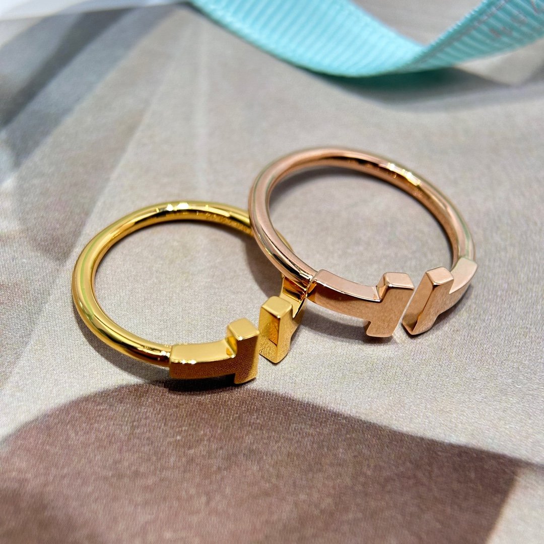 Tiffany&CO Classic T-Series Smooth Double T-Ring - Image 6