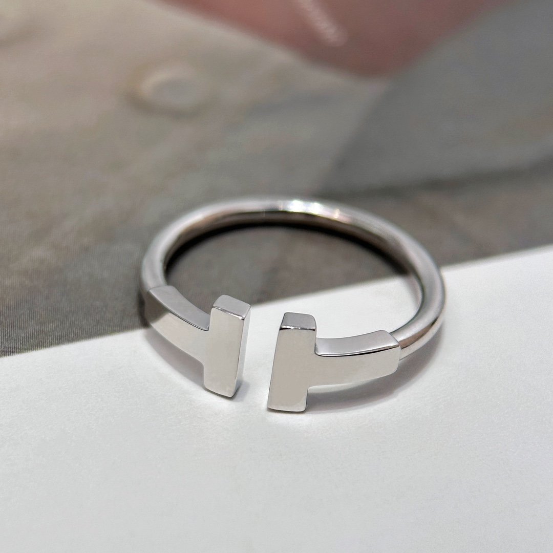 Tiffany&CO Classic T-Series Smooth Double T-Ring - Image 7