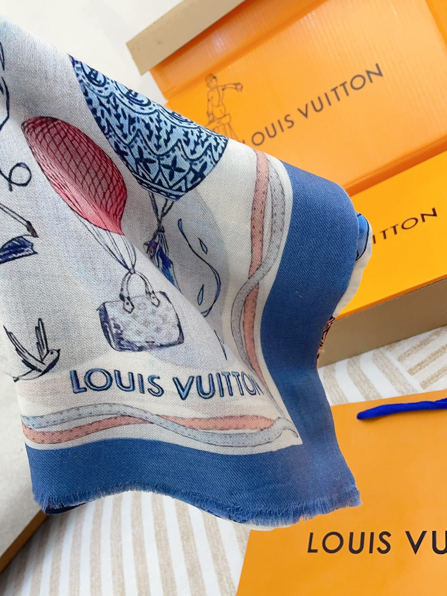 LV hot air balloon scarf - Image 4