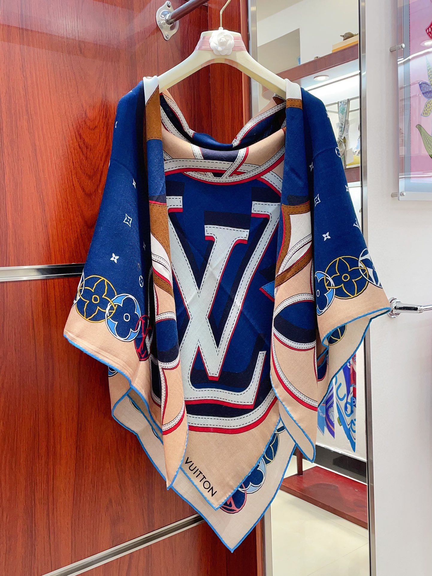 LV cashmere shawl - Image 4