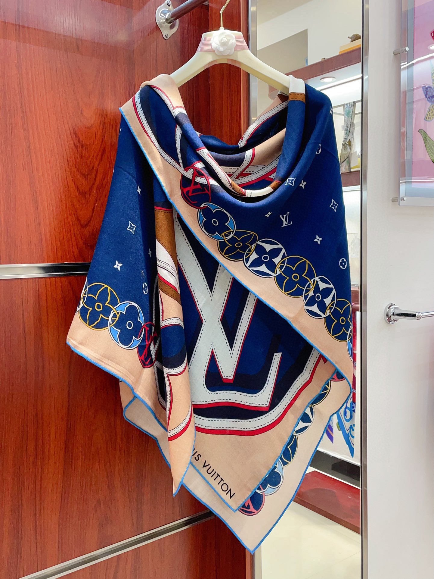 LV cashmere shawl - Image 5