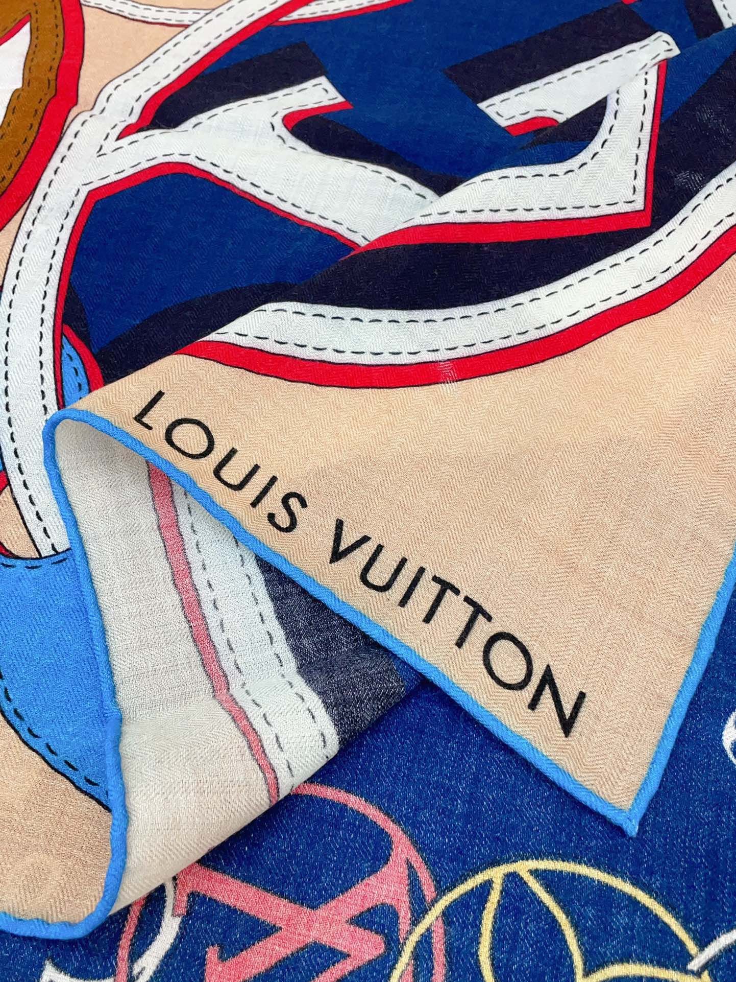 LV cashmere shawl - Image 6