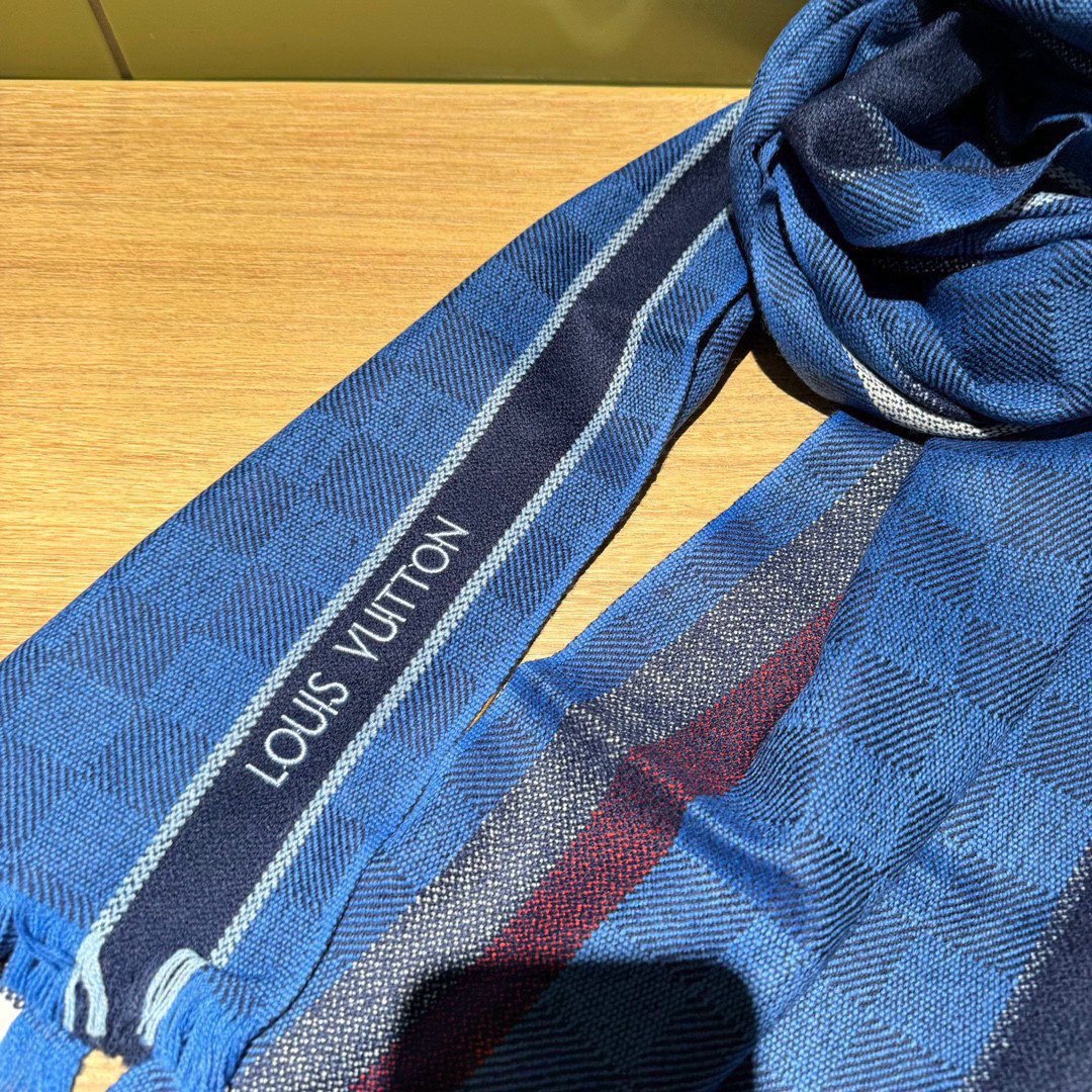 LV plaid long scarf - Image 7