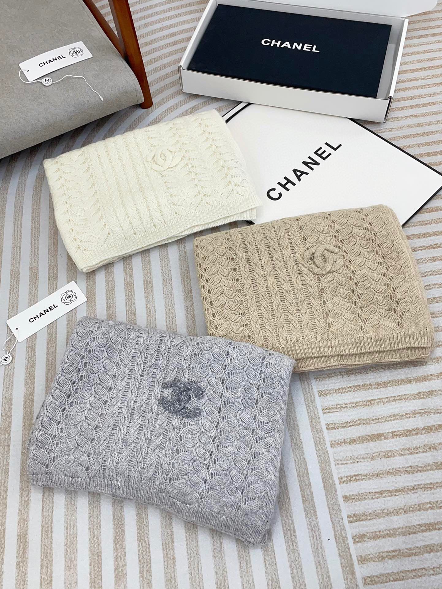 CHANEL wheat ear small hollow knitted scarf - Image 8