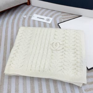 CHANEL wheat ear small hollow knitted scarf