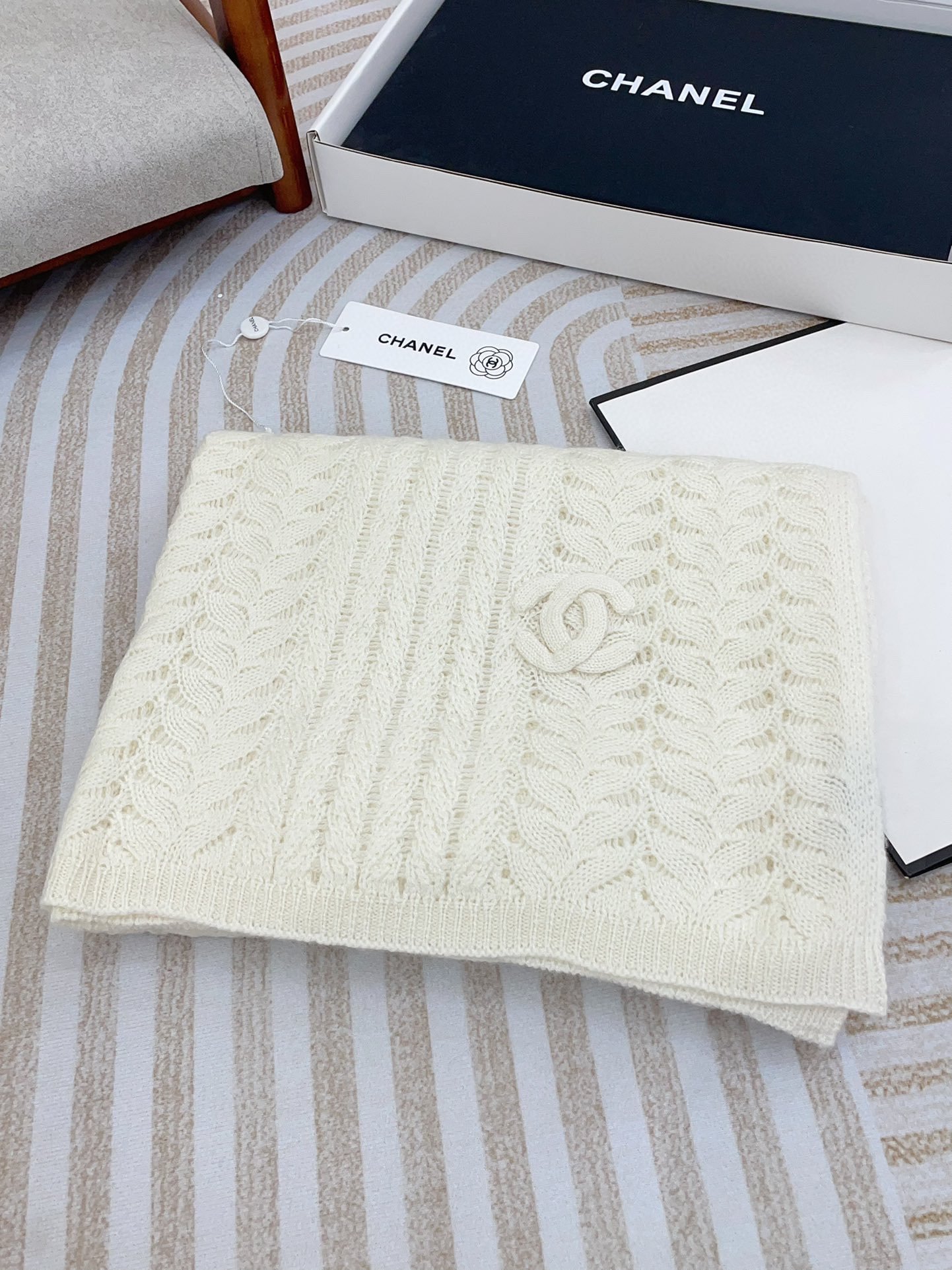 CHANEL wheat ear small hollow knitted scarf