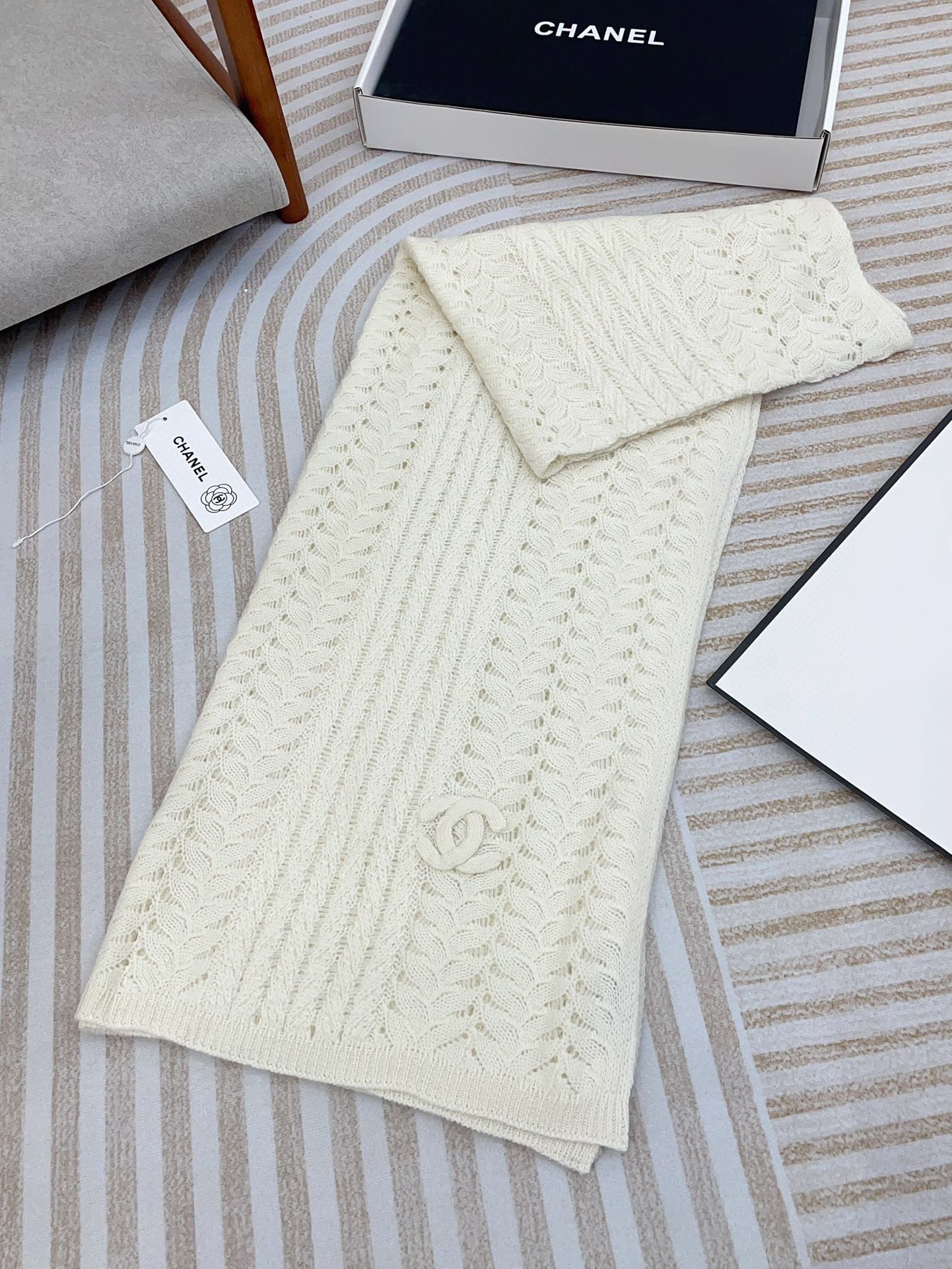 CHANEL wheat ear small hollow knitted scarf - Image 3