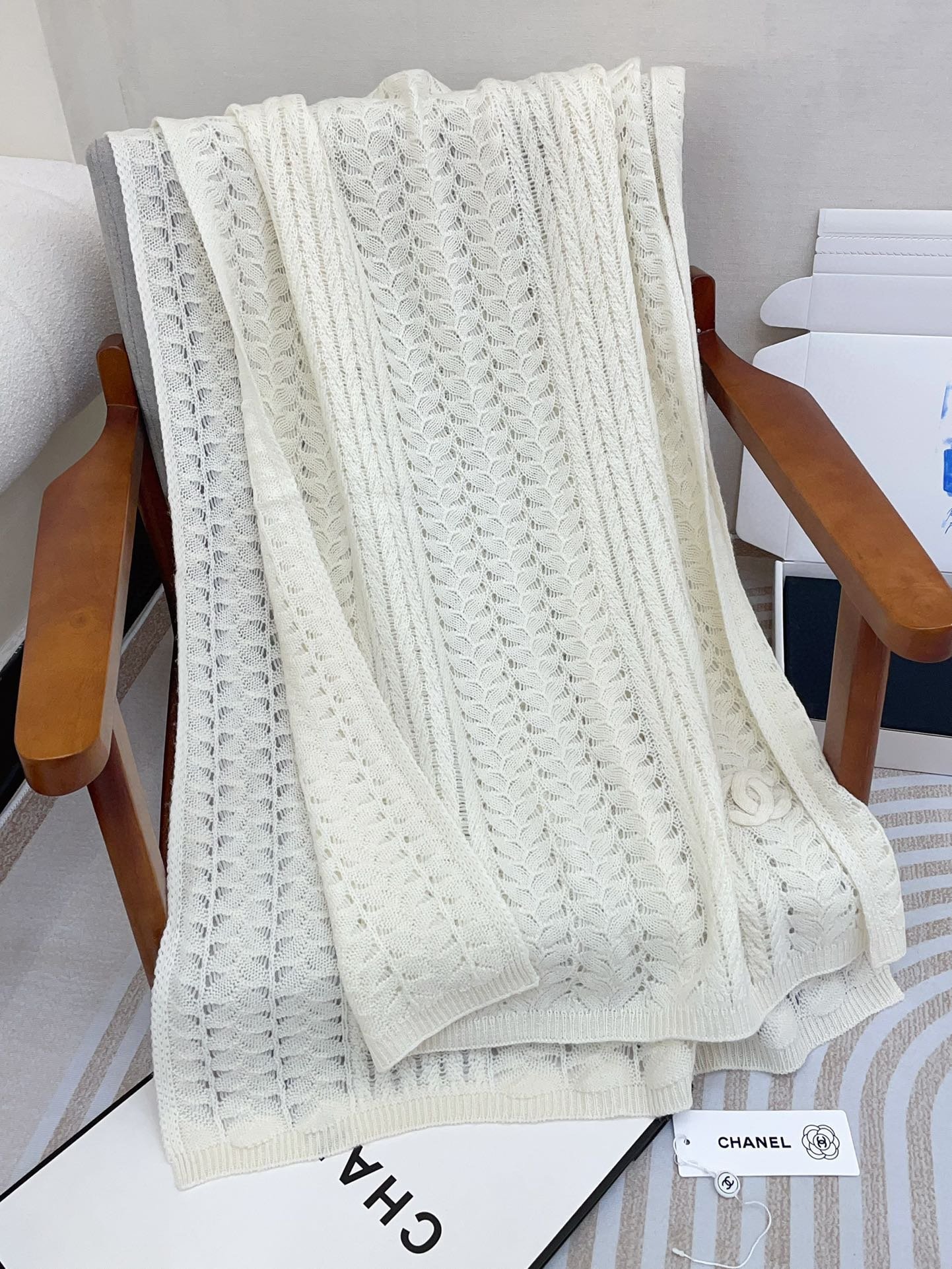 CHANEL wheat ear small hollow knitted scarf - Image 4