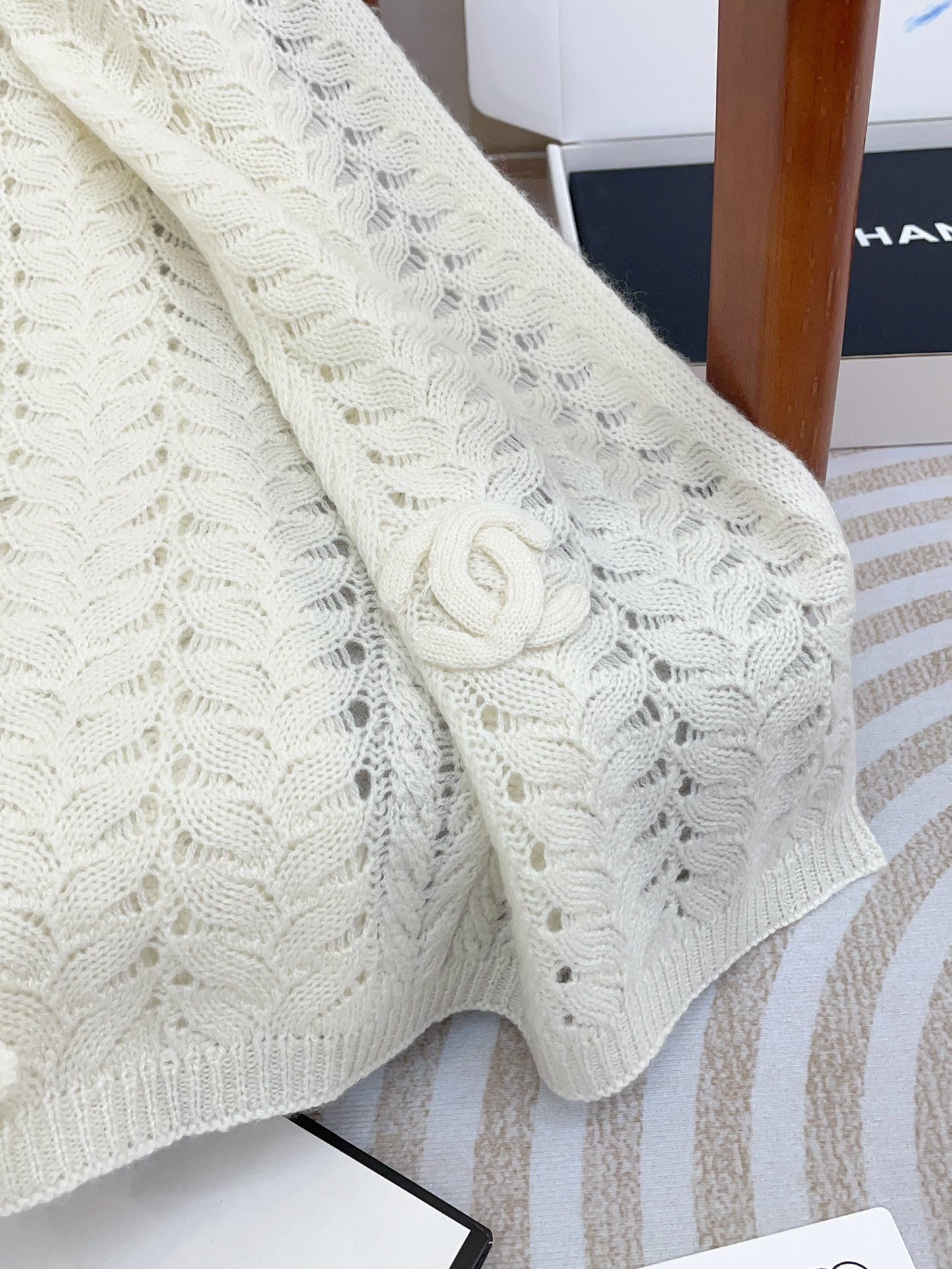 CHANEL wheat ear small hollow knitted scarf - Image 6