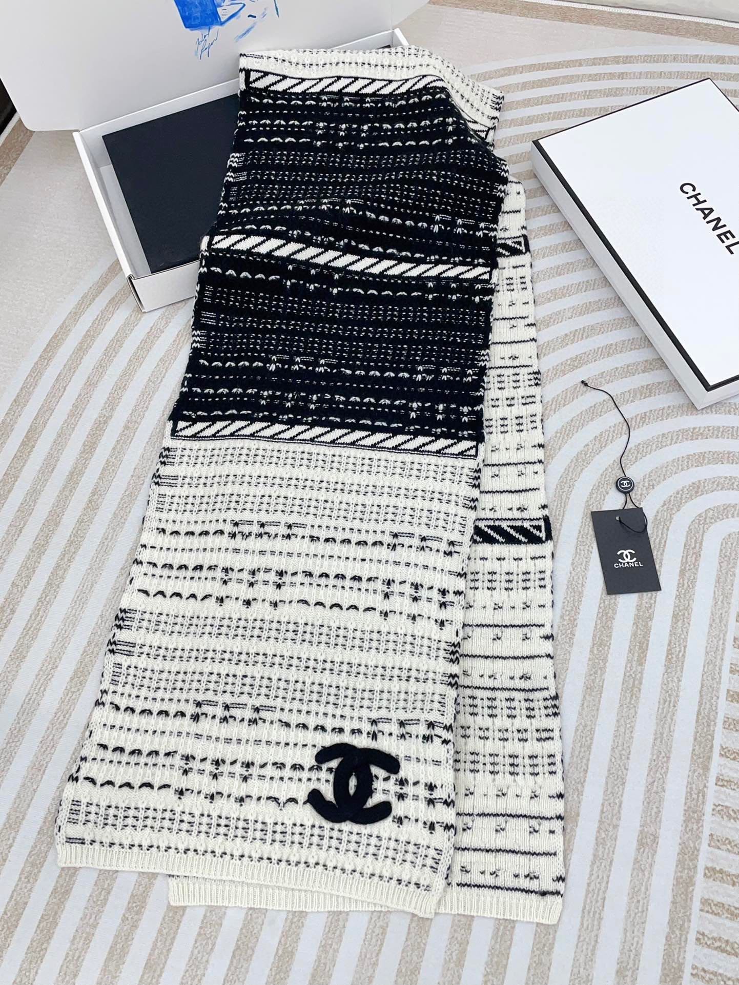 CHANEL cashmere scarf - Image 3