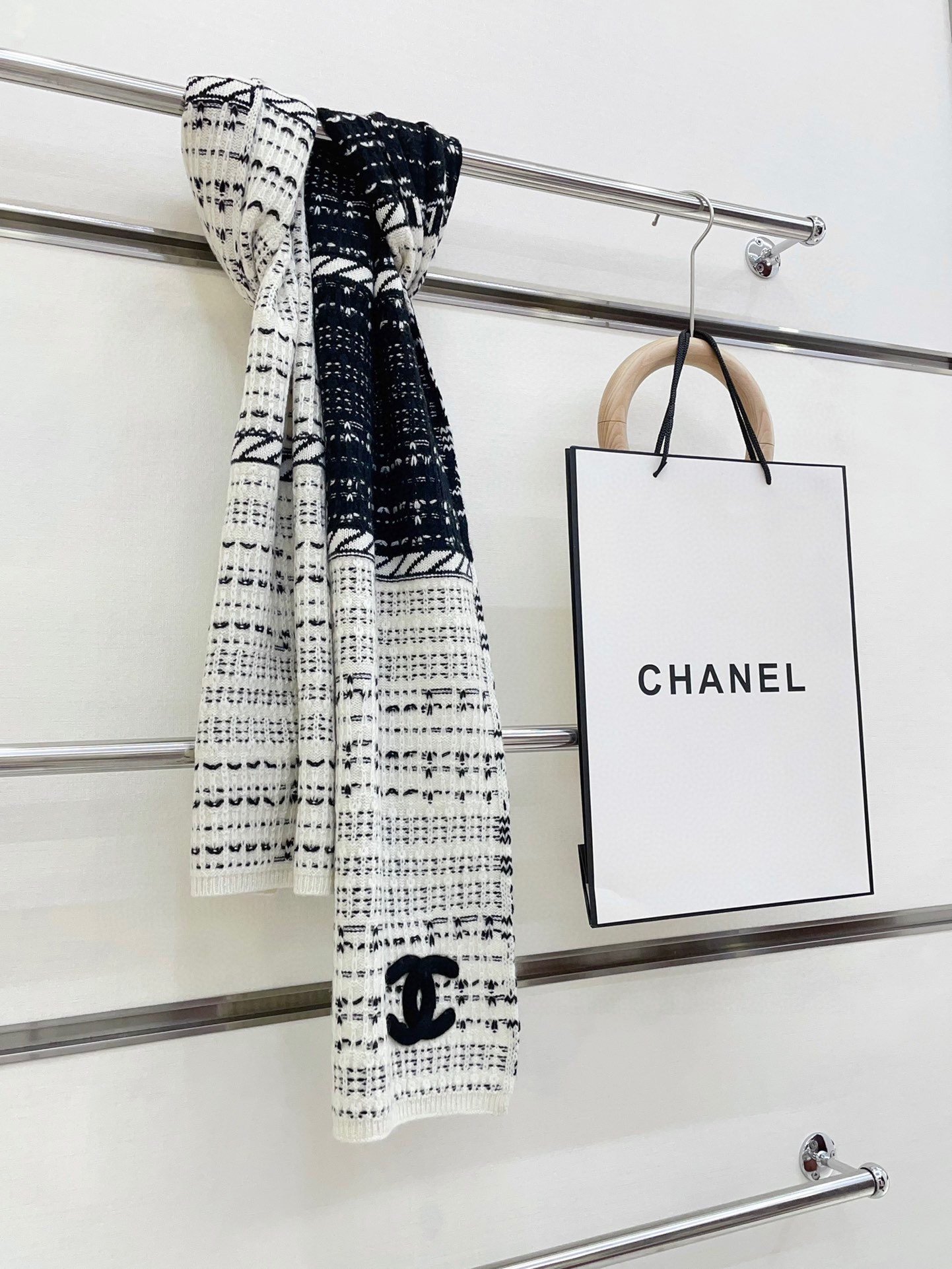 CHANEL cashmere scarf - Image 6