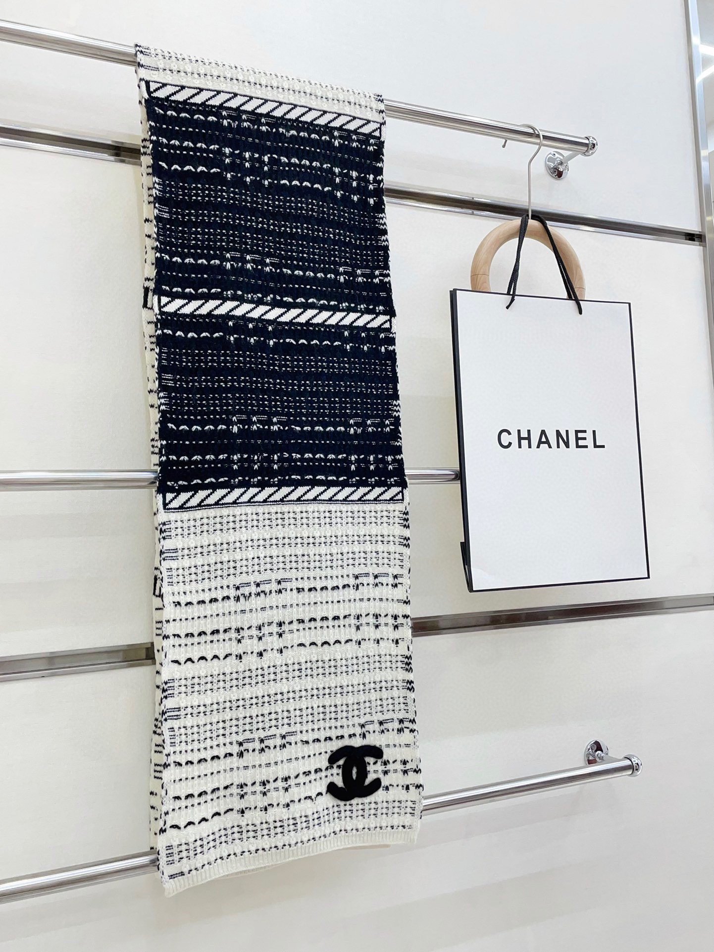 CHANEL cashmere scarf - Image 7
