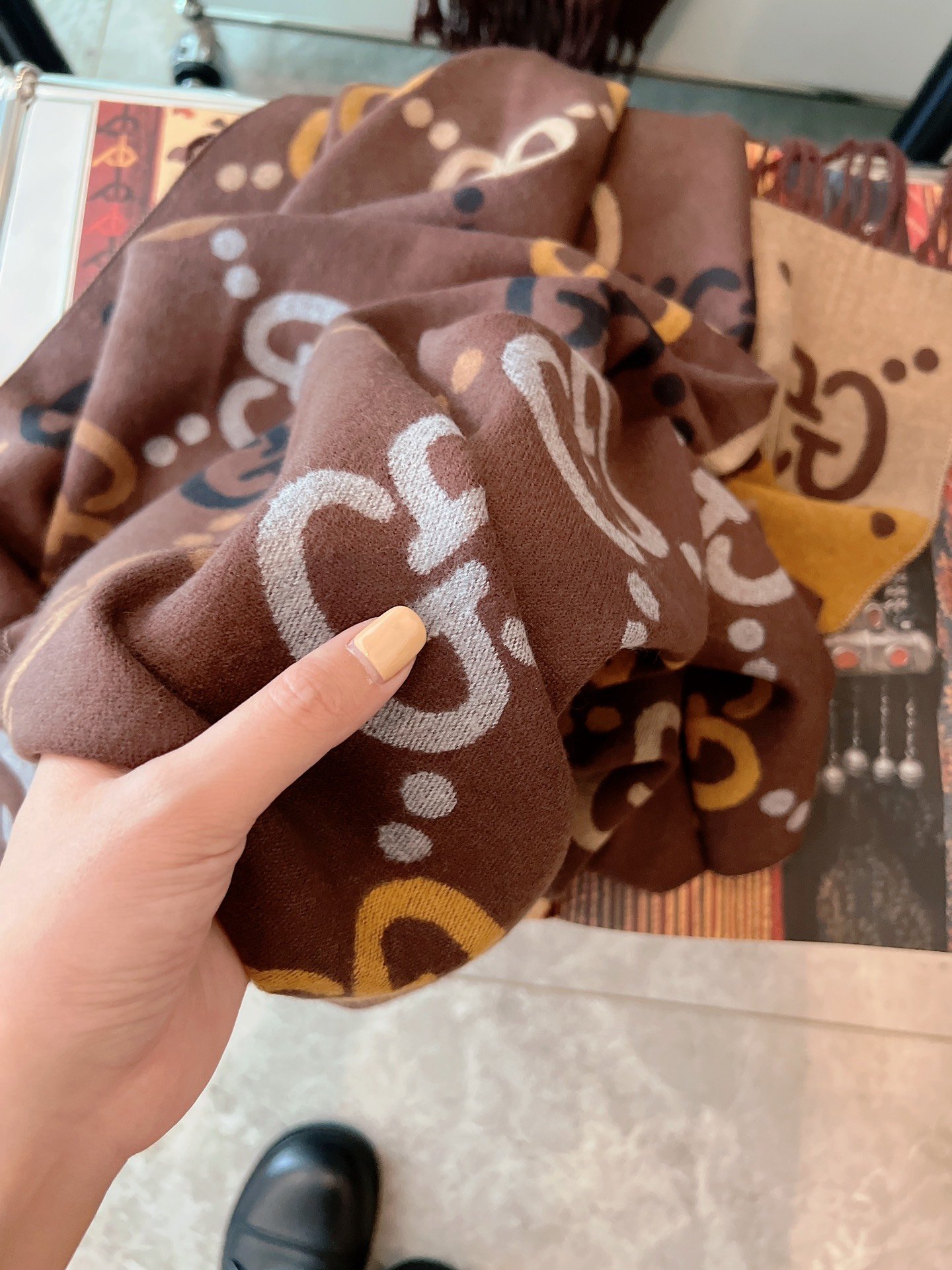 GUCCI colorful large G scarf - Image 9