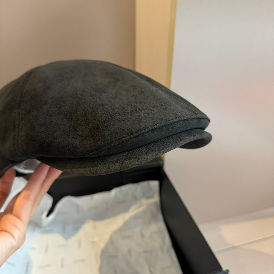 GUCCI deer skin velvet duck tongue forward hat - Image 2