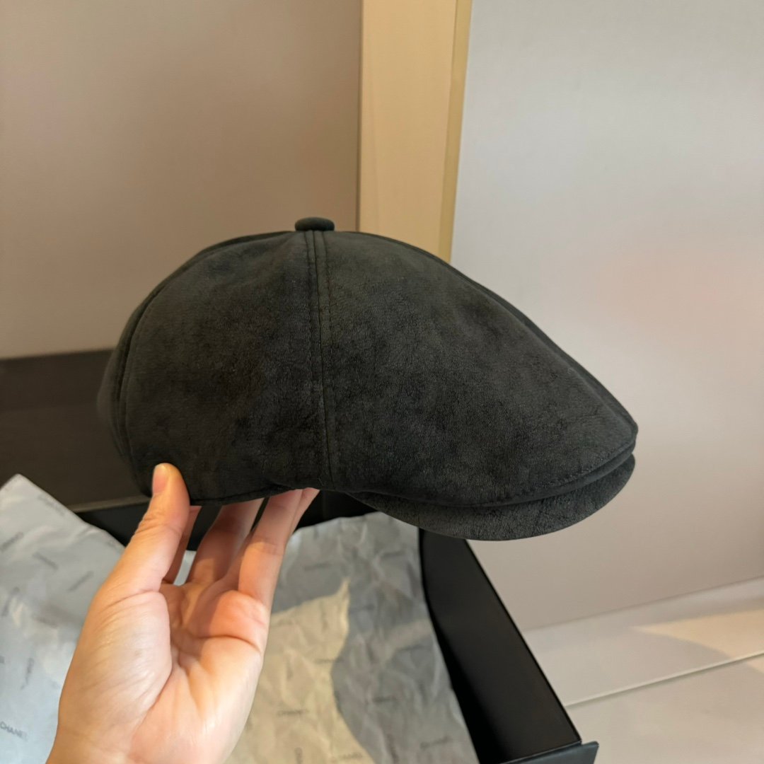GUCCI deer skin velvet duck tongue forward hat - Image 3