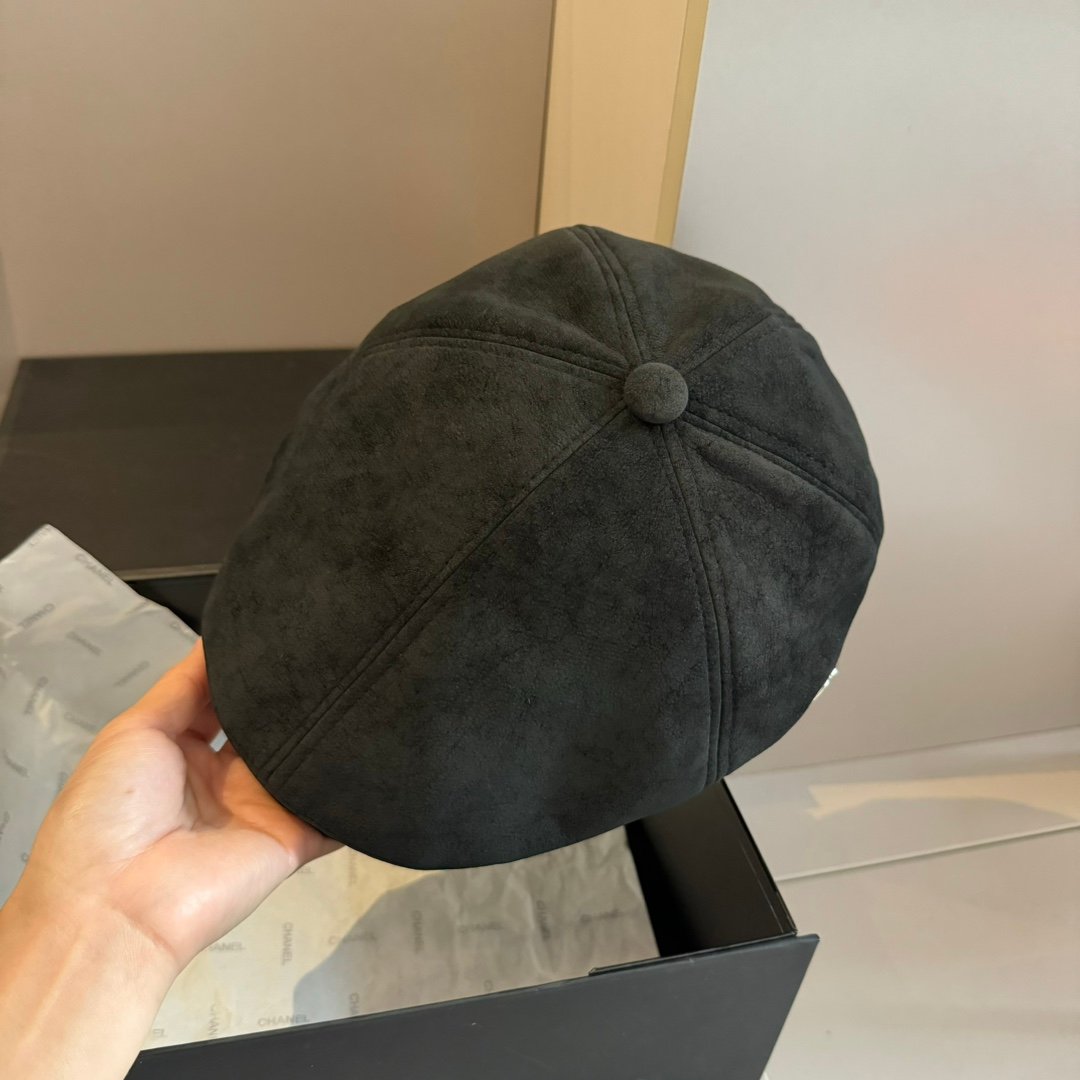 GUCCI deer skin velvet duck tongue forward hat - Image 4