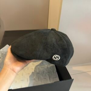 GUCCI deer skin velvet duck tongue forward hat