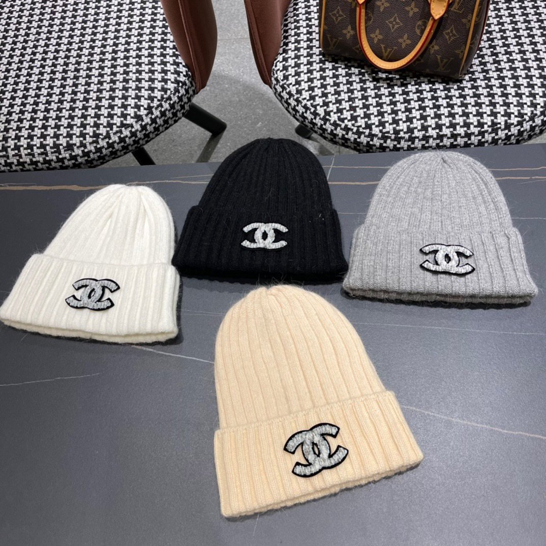 CHANEL rabbit fur knitted hat - Image 4