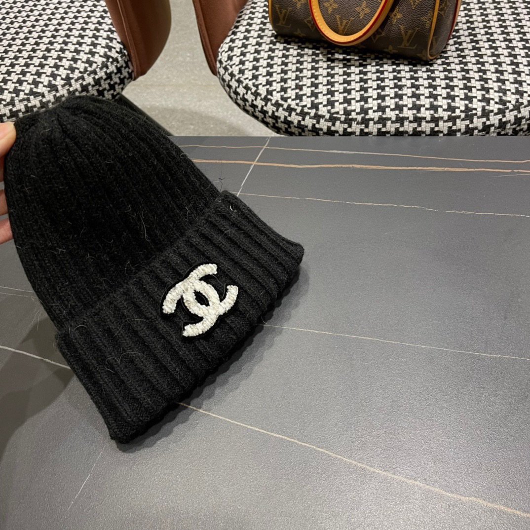 CHANEL rabbit fur knitted hat - Image 6