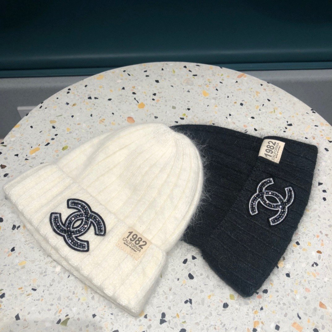 CHANEL knitted versatile woolen hat