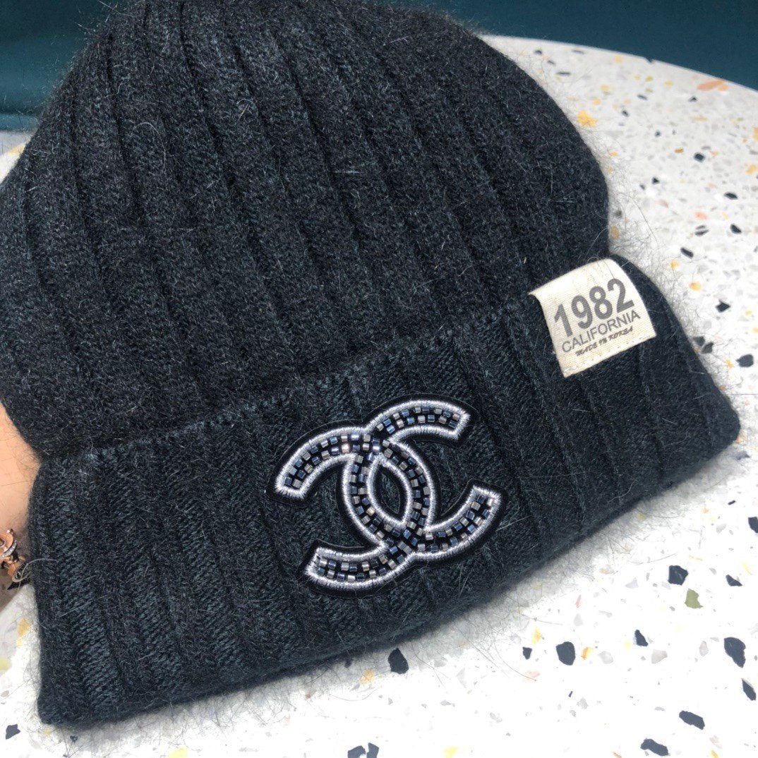 CHANEL knitted versatile woolen hat - Image 8