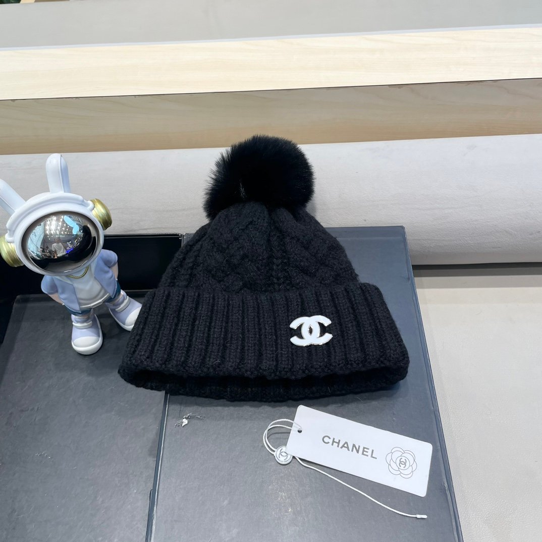 CHANEL knitted versatile woolen hat