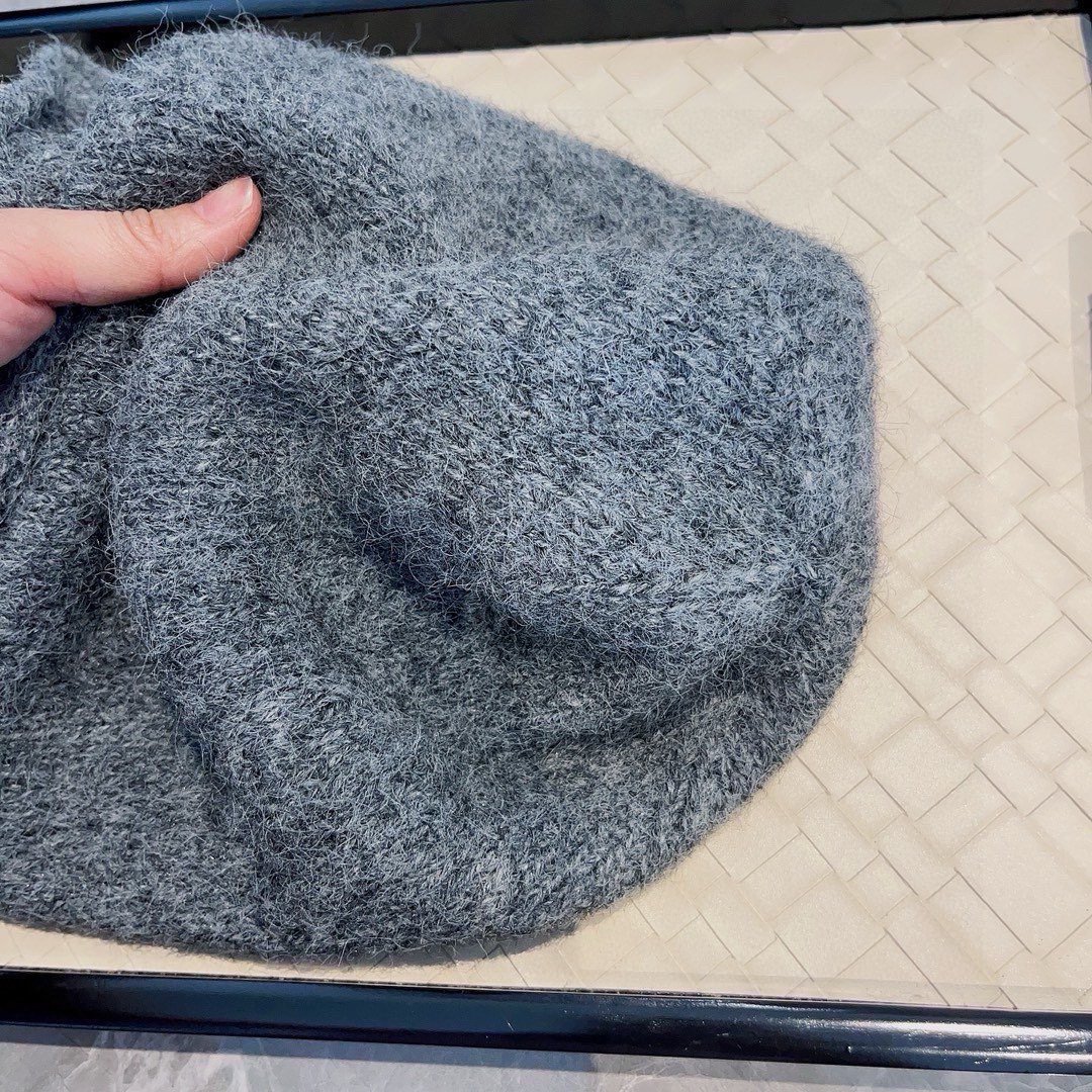 LOEWE hip hop style knitted hat - Image 5