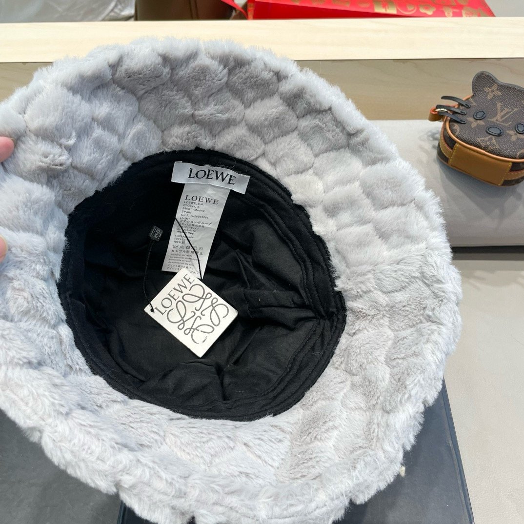 LOEWE plush fisherman hat - Image 7