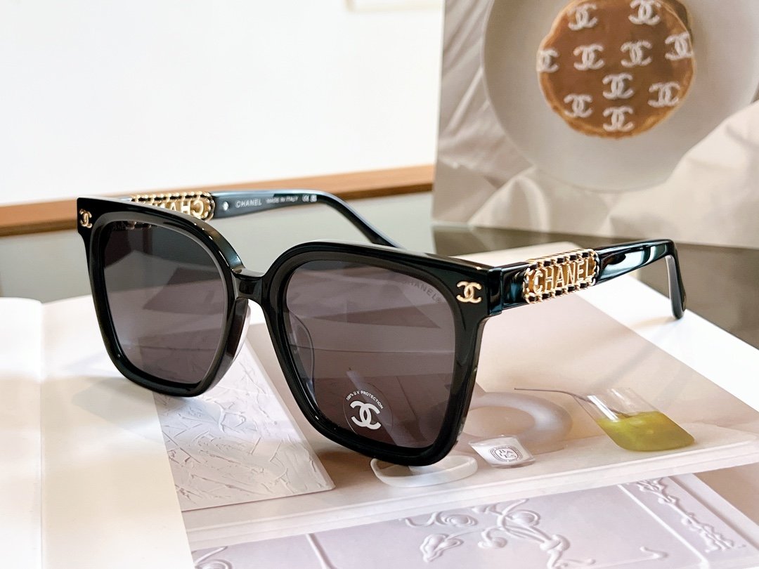 CHANEL Chain Decorative Sunglasses - Image 2