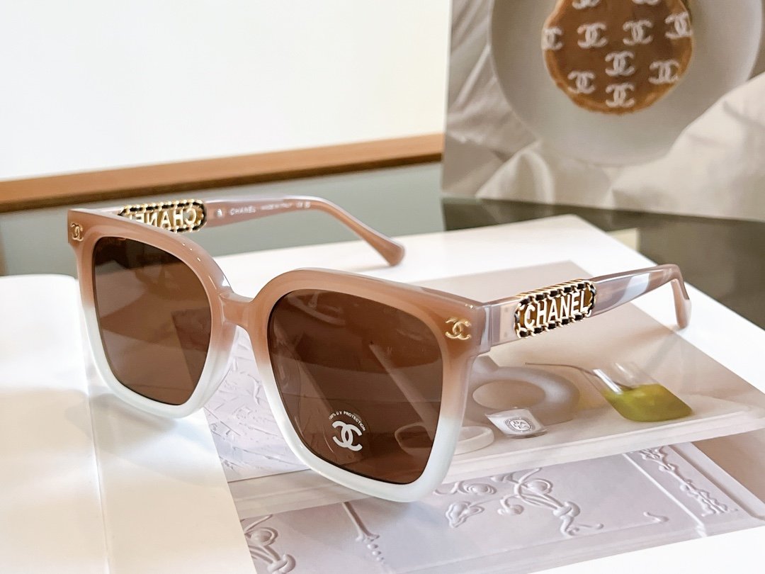 CHANEL Chain Decorative Sunglasses - Image 3