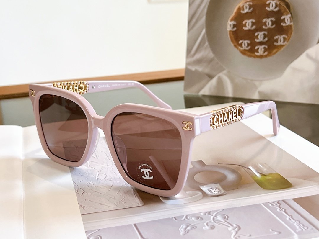 CHANEL Chain Decorative Sunglasses - Image 4