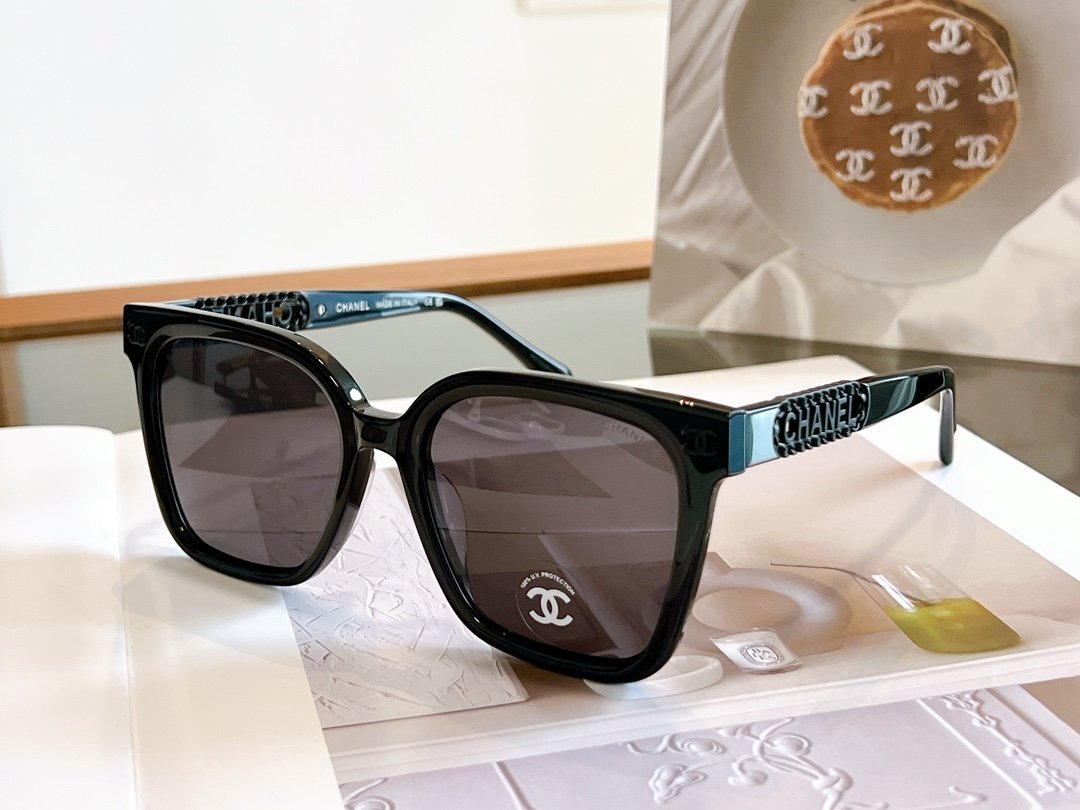 CHANEL Chain Decorative Sunglasses - Image 5