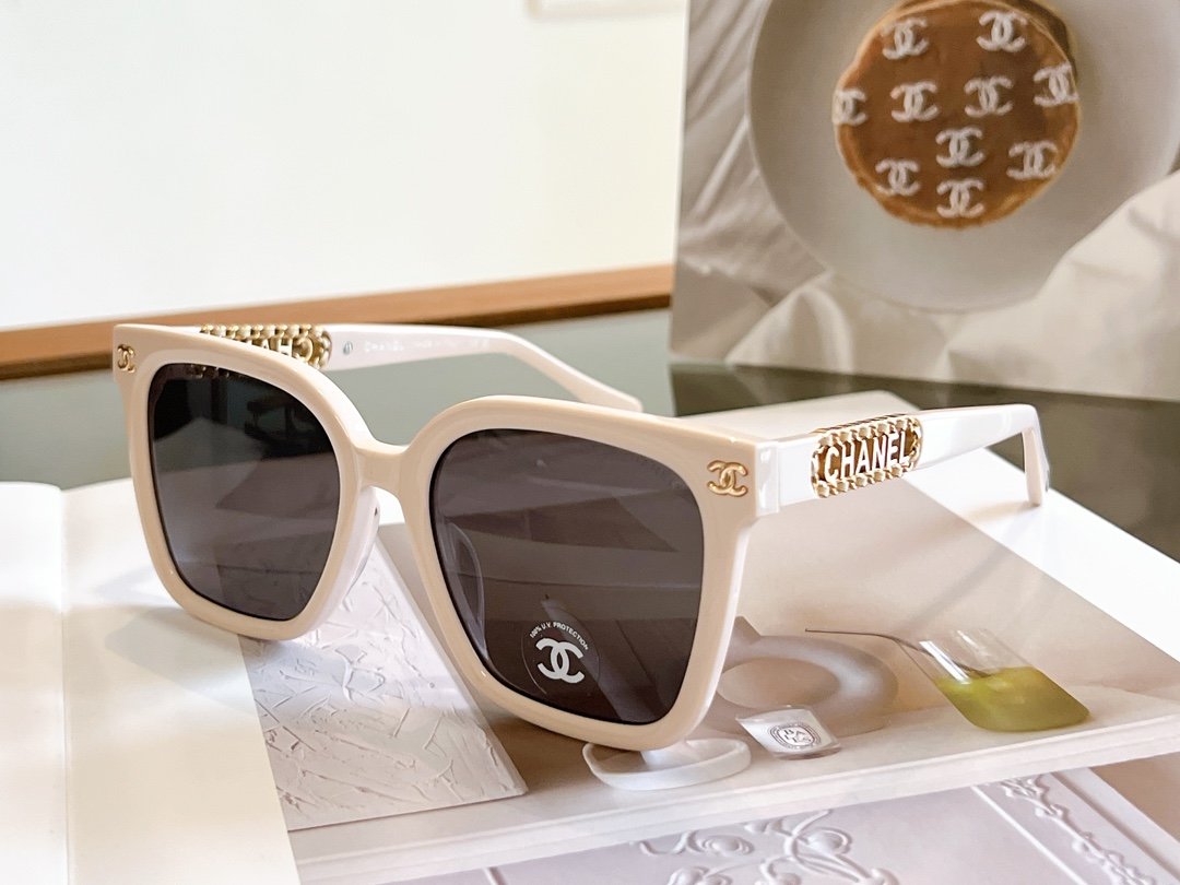CHANEL Chain Decorative Sunglasses - Image 6