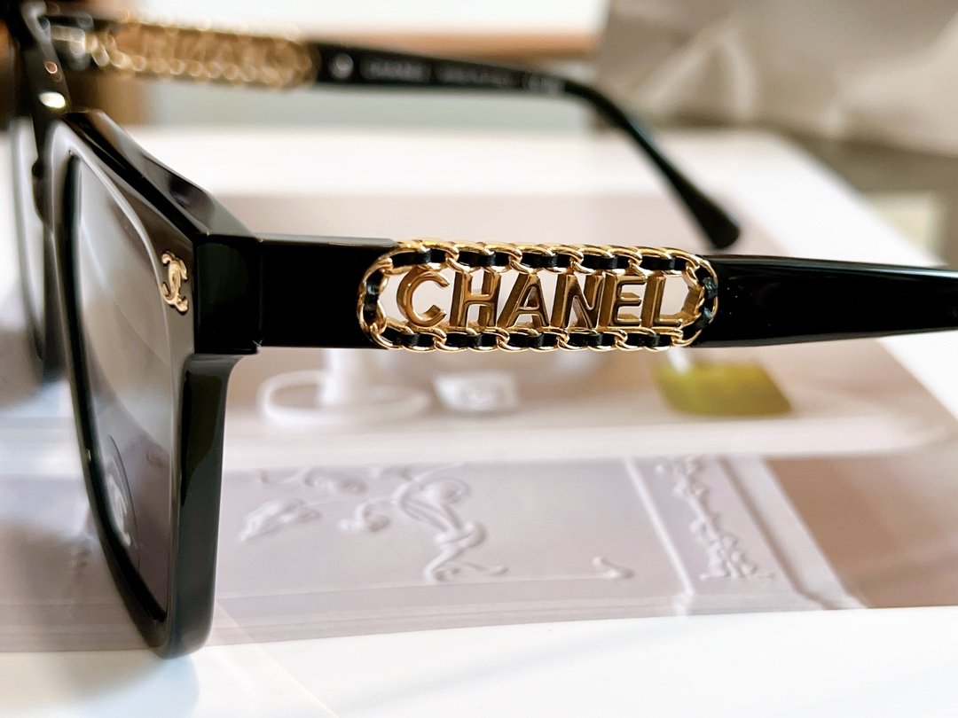 CHANEL Chain Decorative Sunglasses - Image 8