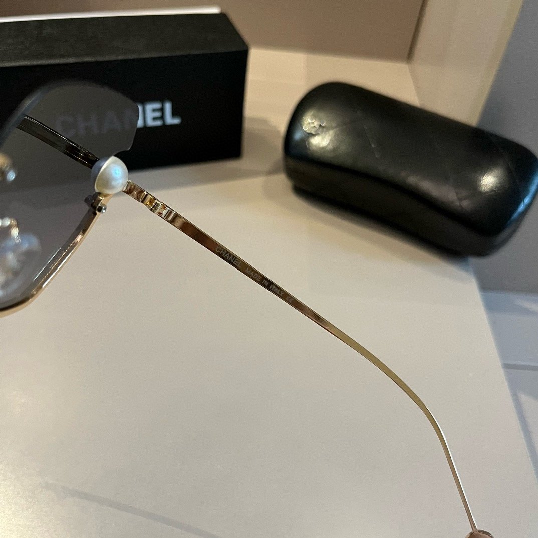 Chanel Pearl Sun Sunglasses - Image 8