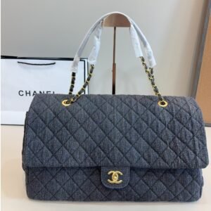 Medieval 95 new  Chanel shoulder bag 17C large-capacity airport bag leather C24 open