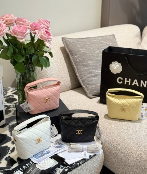 Chanel Black Gold Hobo Handheld Crossbody Chain Lunch Box Bag - Image 2