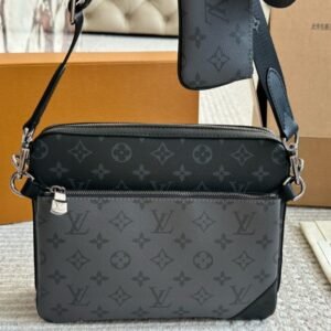 Louis Vuitton 2024 new LV men's bag, black floral Trio mailman bag, single shoulder crossbody flip bag