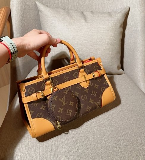 Louis Vuitton vintage umbrella bag~new vintage floral handbag
