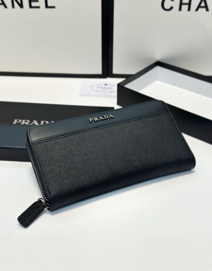 Prada's popular cross patterned cowhide original cross patterned cowhide