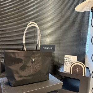 Simple large bag for women 2025 new casual lightweight shoulder bag, summer versatile large capacity tote bag