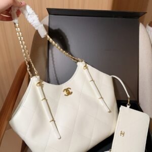 2025s New Chanel/Chanel GD Quan Zhilong Magazine Same Leather Shopping Bag