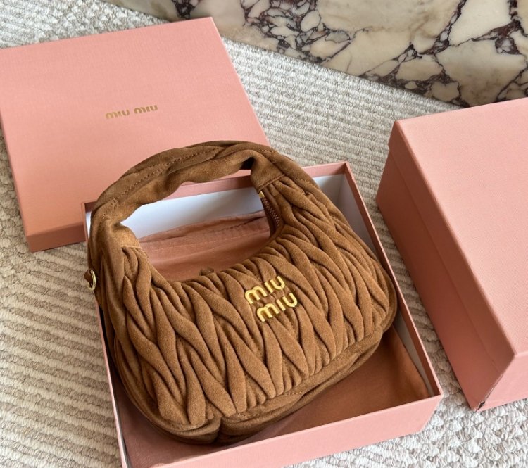 MiuMiu Wander Matelass é suede sheepskin large handbag